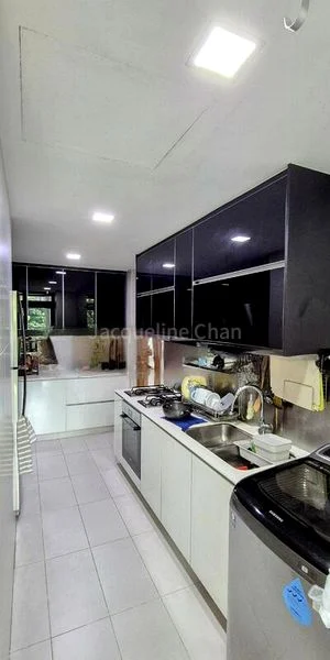 3 Bed Apartment (Condo) for Sale in  The Beverly - Image 3