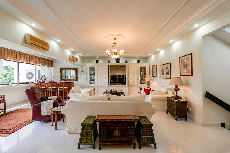 5 Bed Apartment (Condo) for Sale in Townhouse Apartments - Image 1