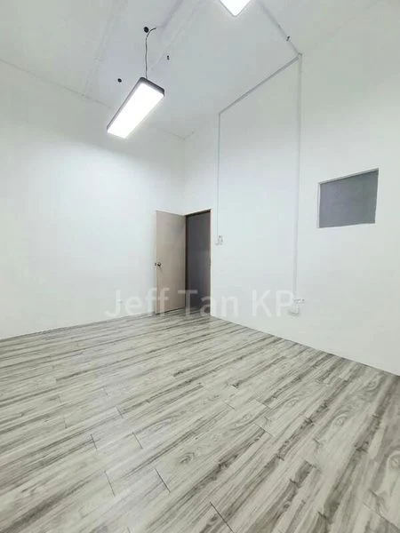 Light Industrial (B1) for Rent: Woodlands 11 - Image 3