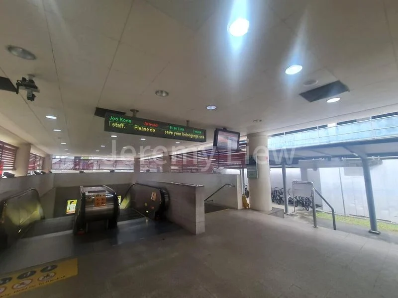 5 Bed Condo for Sale in  Sceneca Residence / Sceneca Square - Image 9