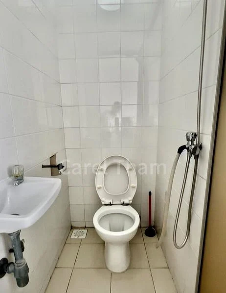 3 Bed Condo for Rent in  The Trumps - Image 8