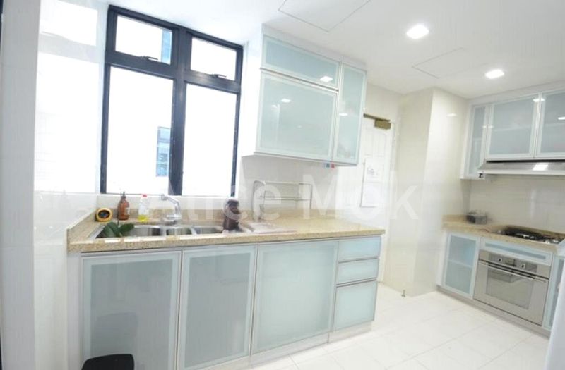 5 Bed Condo for Rent in  Spring Grove - Image 2