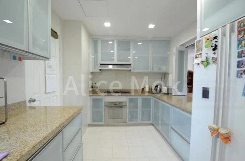 5 Bed Condo for Rent in  Spring Grove - Image 4