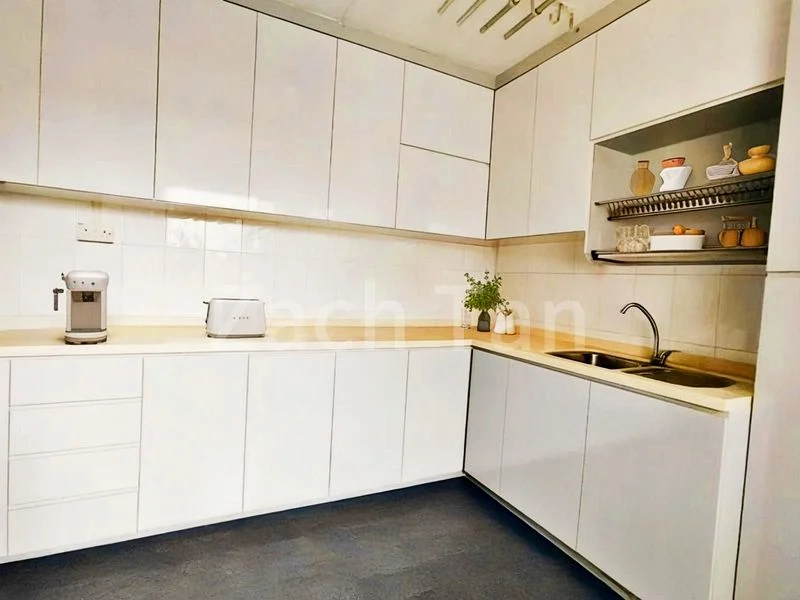 5 Room (5A) HDB for Sale in 555 Jurong West Street 42 - Image 4