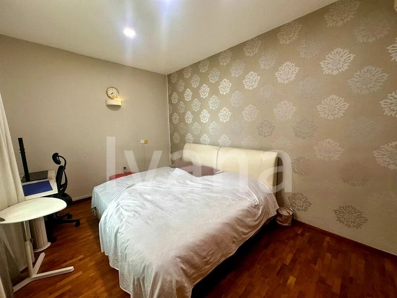 4 Bed Condo for Sale in  90 Holland Road - Image 1