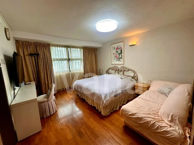 4 Bed Condo for Sale in  90 Holland Road - Image 12