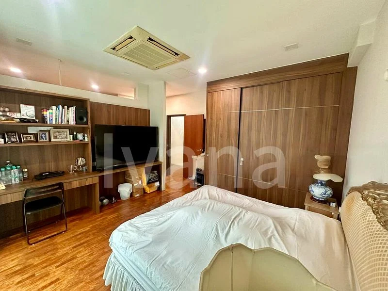 4 Bed Condo for Sale in  90 Holland Road - Image 10