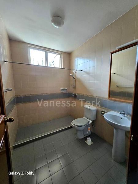 6 Bed Semi-Detached House (Landed) for Sale in  Kechubong Terrace - Image 15