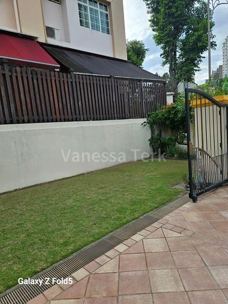 6 Bed Semi-Detached House (Landed) for Sale in  Kechubong Terrace - Image 2