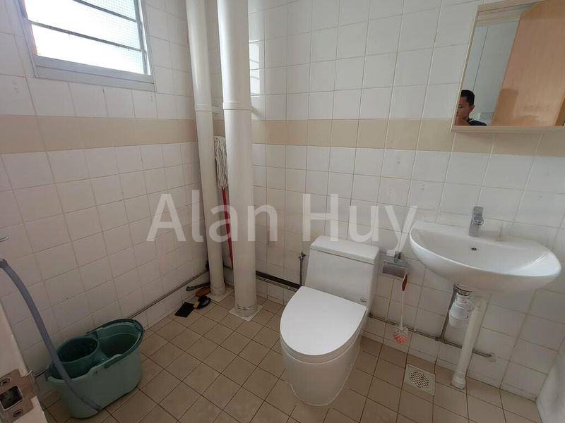 Common Room (HDB) for Rent in 187B Rivervale Drive - Image 12