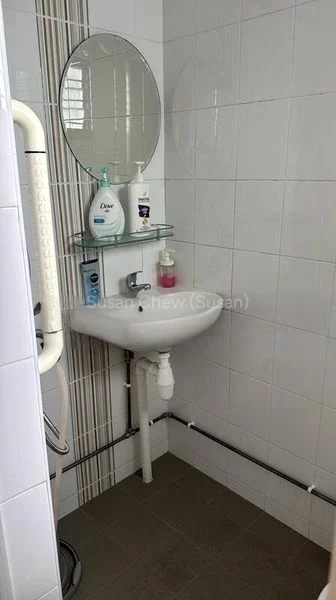 Room (HDB) for Rent in  407 Pandan Gardens - Image 1