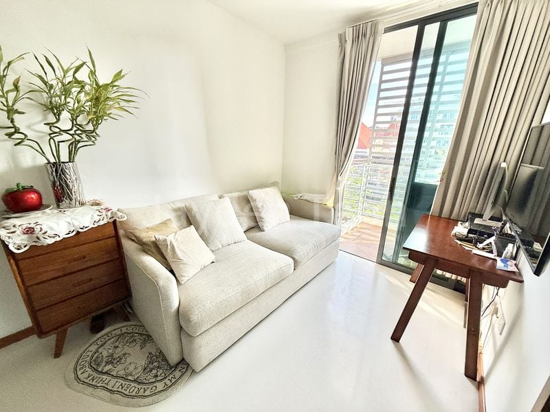 1 Bed Apartment (Condo) for Sale in  Isuites @ Marshall - Image 2