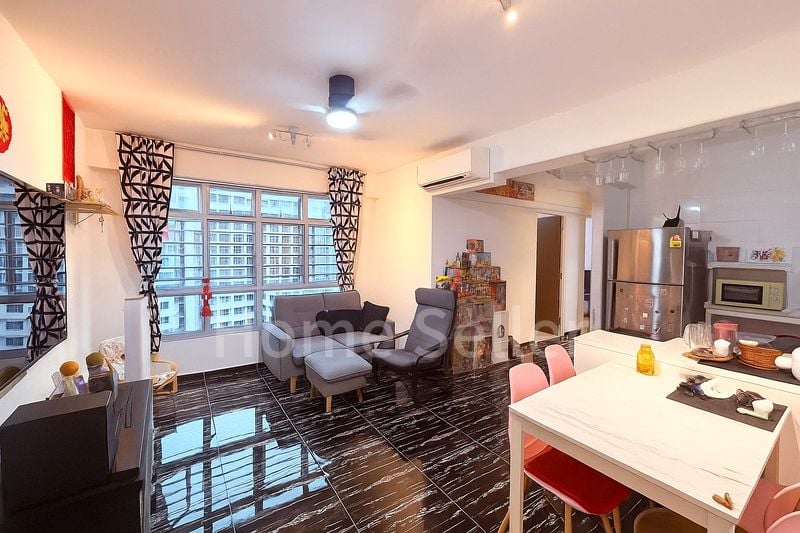 3 Room (3A) HDB for Sale in 104A Canberra Street - Image 2