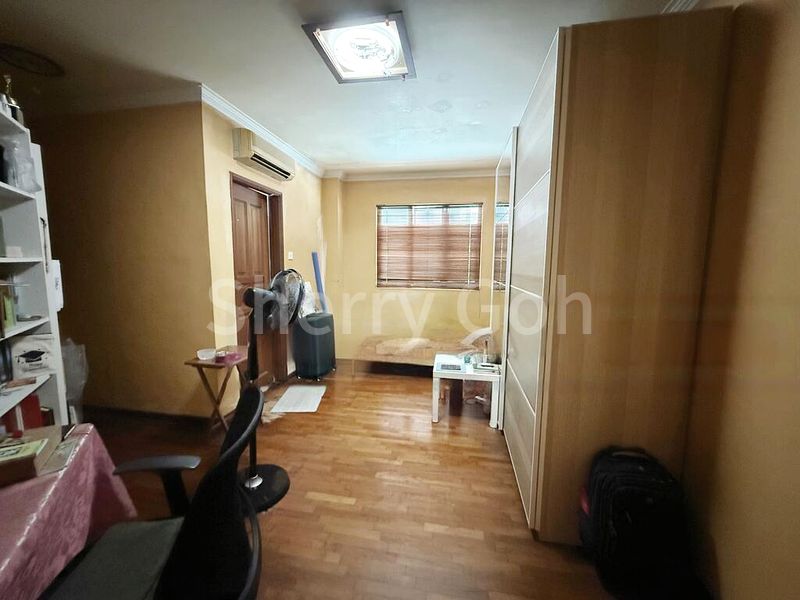 6 Bed Semi-Detached House (Landed) for Sale in Jalan Waringin - Image 6