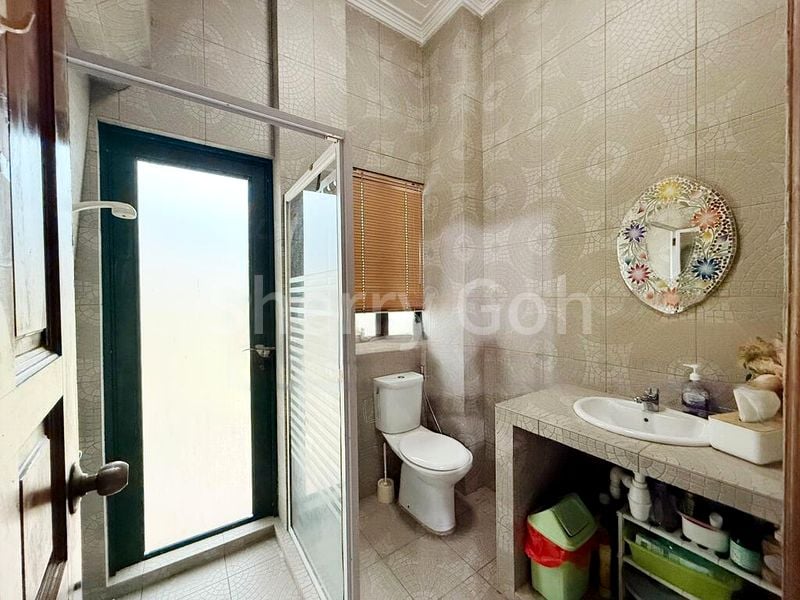 6 Bed Semi-Detached House (Landed) for Sale in Jalan Waringin - Image 7