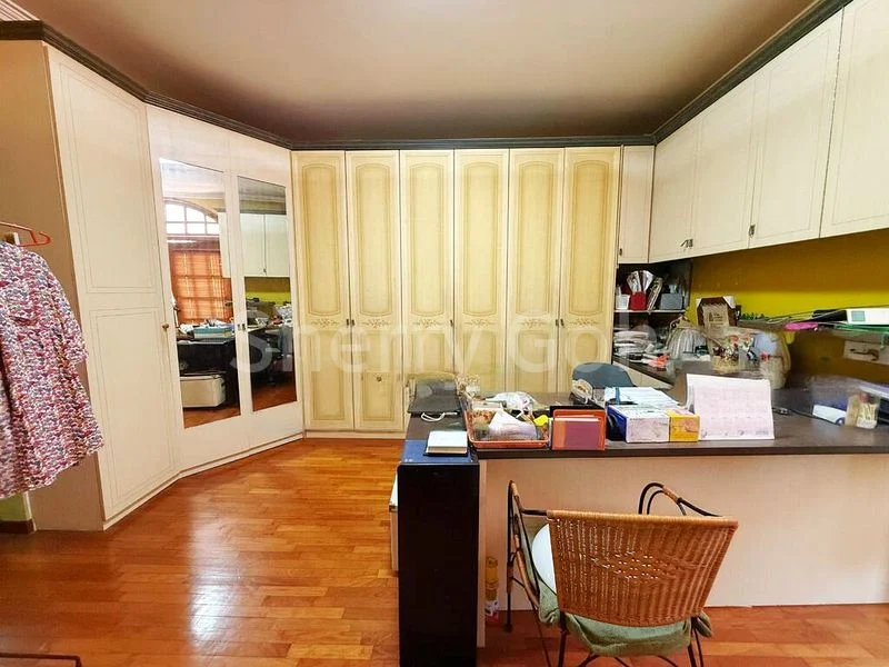 6 Bed Semi-Detached House (Landed) for Sale in Jalan Waringin - Image 8