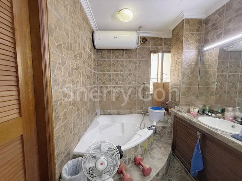 6 Bed Semi-Detached House (Landed) for Sale in Jalan Waringin - Image 2