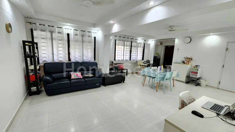 5 Room (5I) HDB for Sale in 403 Admiralty Link - Image 3