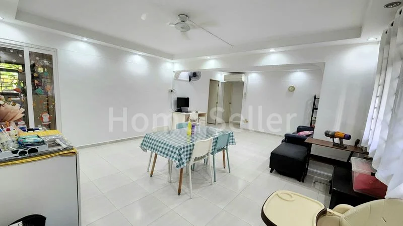 5 Room (5I) HDB for Sale in 403 Admiralty Link - Image 1