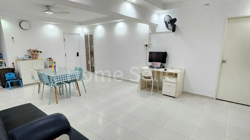 5 Room (5I) HDB for Sale in 403 Admiralty Link - Image 2