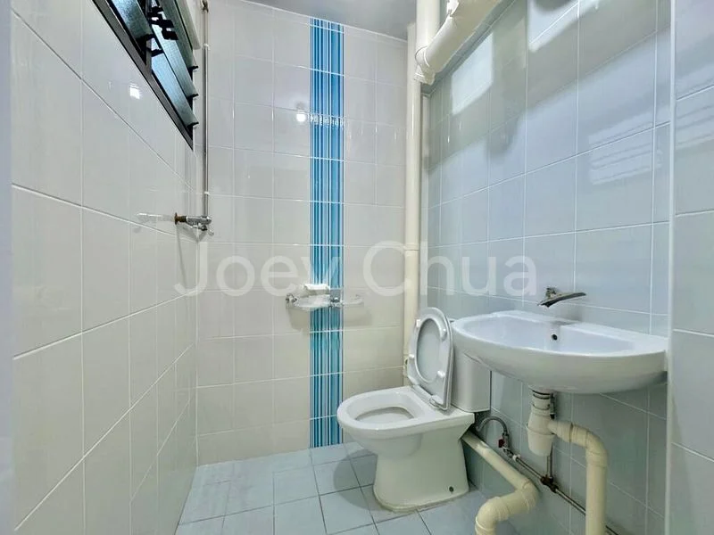 4 Room (4NG) HDB for Sale in 217 Bukit Batok Street 21 - Image 15