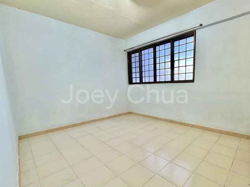 4 Room (4NG) HDB for Sale in 217 Bukit Batok Street 21 - Image 8