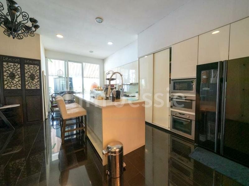6 Bed Bungalow (Landed) for Sale in  Woo Mon Chew Road - Image 13
