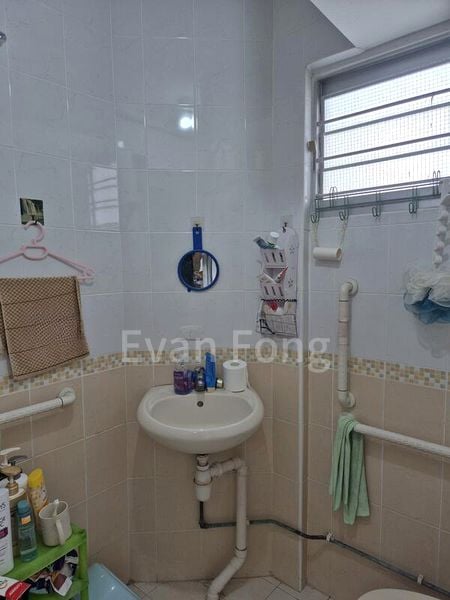 3 Room (3NG) HDB for Rent in  214 Jurong East Street 21 - Image 2