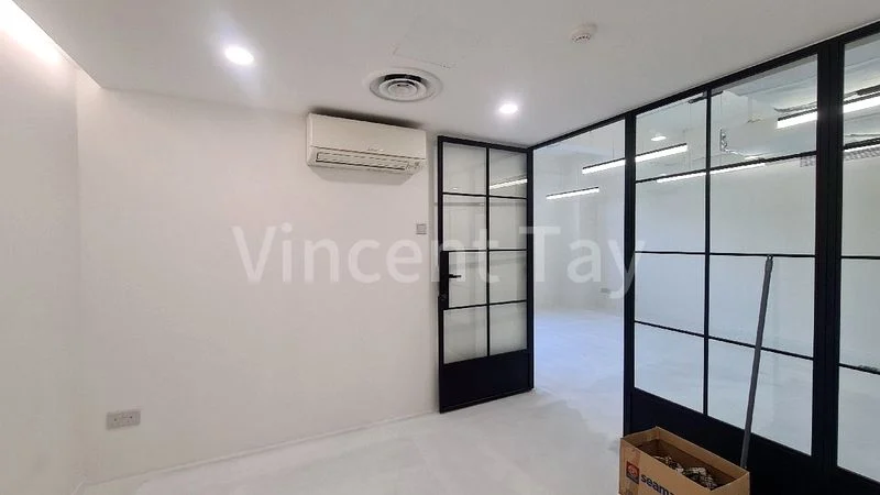 Office for Rent: Manhattan House - Image 2