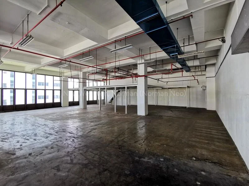Light Industrial (B1) for Rent: Sindo Industrial Building - Image 1