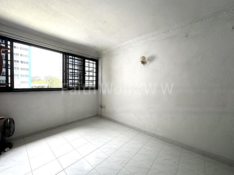 4 Room (4I) HDB for Sale in 61 Marine Drive - Image 2