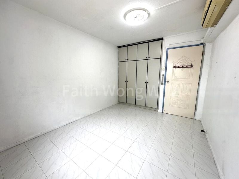 4 Room (4I) HDB for Sale in 61 Marine Drive - Image 5