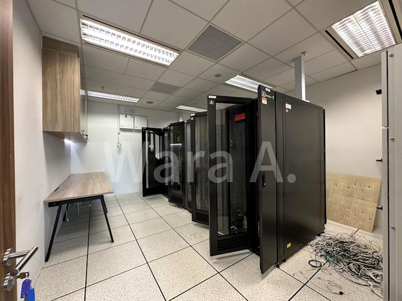 Office for Rent: Nicely Fitted, Grade A Office Space in Raffles Place - Image 9