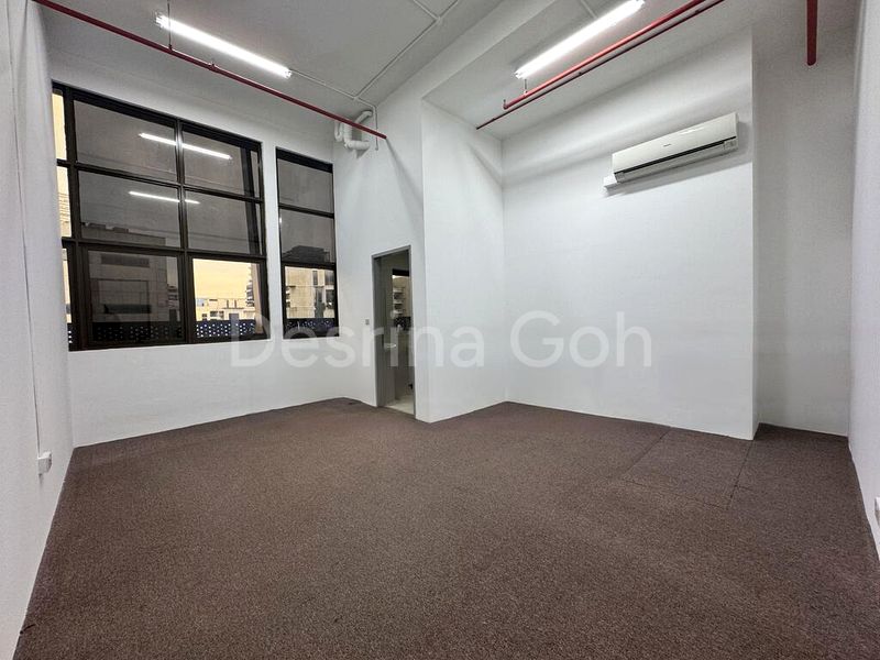 Light Industrial (B1) for Rent: The Commerze @ Irving - Image 2