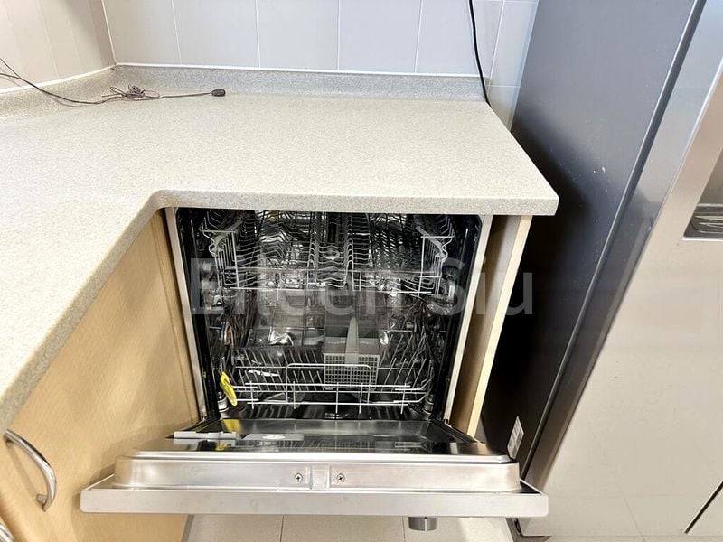 3 Bed Condo for Rent in  The Colonnade - Image 9