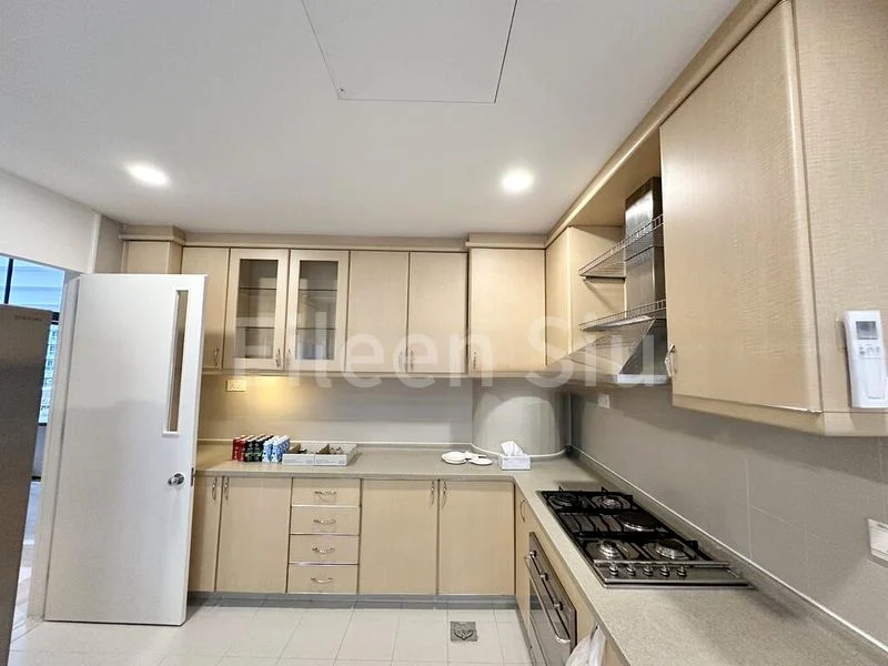 3 Bed Condo for Rent in  The Colonnade - Image 8