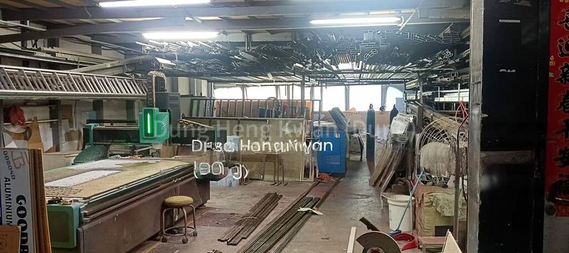 Factory / Workshop (B2) for Sale:  Ramp Up | High Ceilings | Most Trades - Image 1