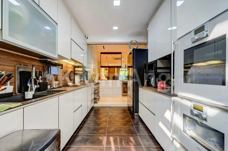 5 Bed Terraced House (Landed) for Sale in  Joo Seng Heights - Image 4