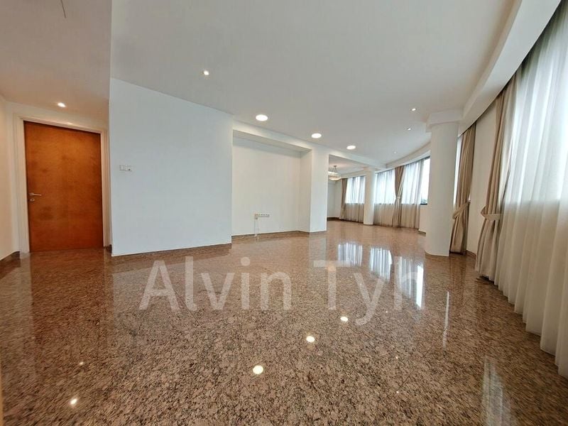 4 Bed Condo for Rent in  Grange 70 - Image 5