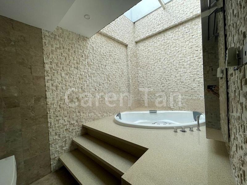 5 Bed Bungalow (Landed) for Sale in Cove Drive - Image 9