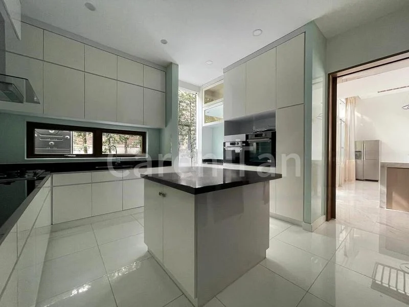 5 Bed Bungalow (Landed) for Sale in Cove Drive - Image 8