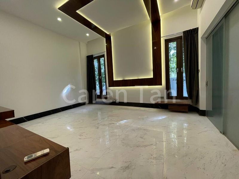 5 Bed Bungalow (Landed) for Sale in Cove Drive - Image 4