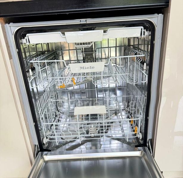 3 Bed Condo for Rent in  38 Jervois - Image 7