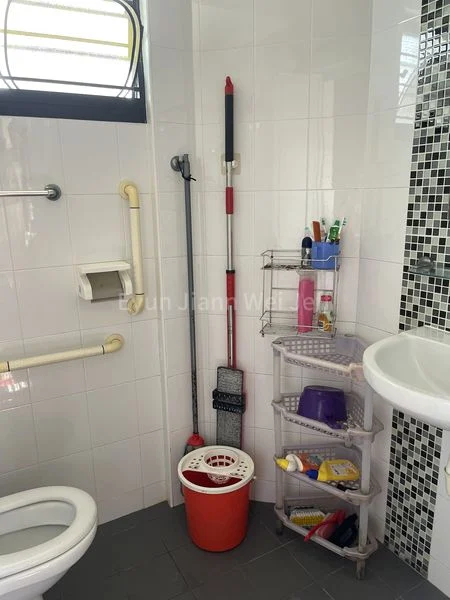 Common Room (HDB) for Rent in 303 Jurong East Street 32 - Image 6