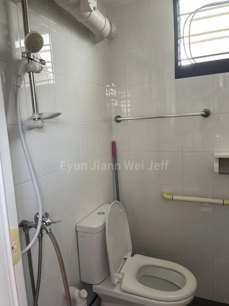 Common Room (HDB) for Rent in 303 Jurong East Street 32 - Image 7