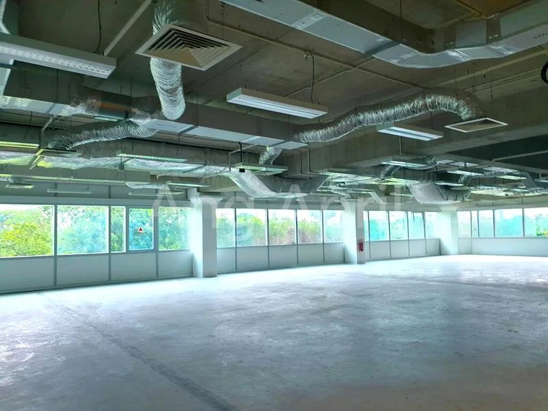 Quality Space, 5 Minutes to Shuttle Bus Ride - Image 3