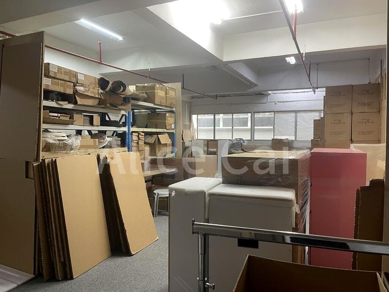 Light Industrial (B1) for Rent: Quartz Industrial Building - Image 1