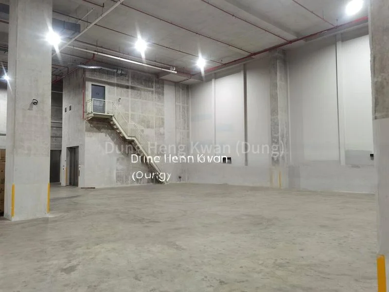 Warehouse for Rent:  10m Ceiling | Cargo Lifts | Loading Bays - Image 7
