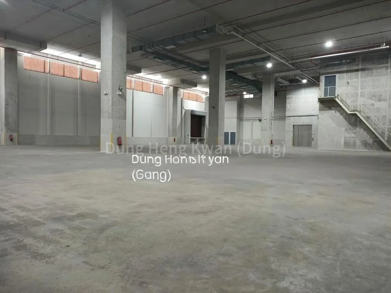 Warehouse for Rent:  10m Ceiling | Cargo Lifts | Loading Bays - Image 9