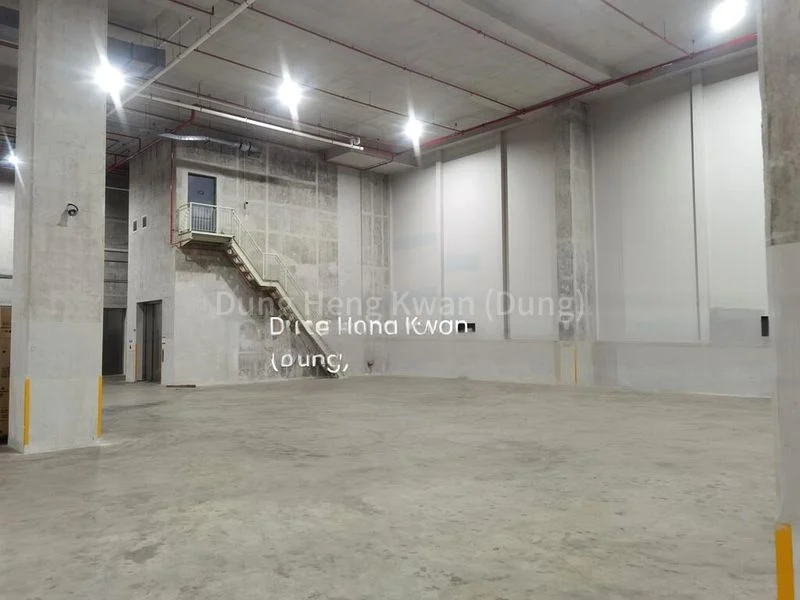 Warehouse for Rent:  10m Ceiling | Cargo Lifts | Loading Bays - Image 10